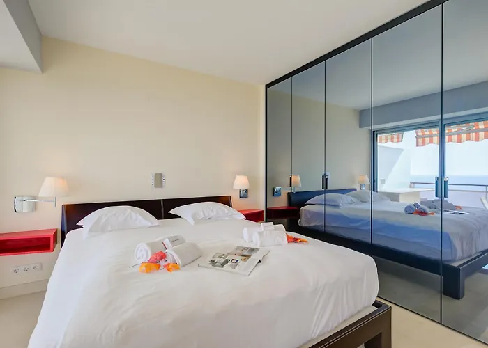 La Mirandole Sea View - Happy
